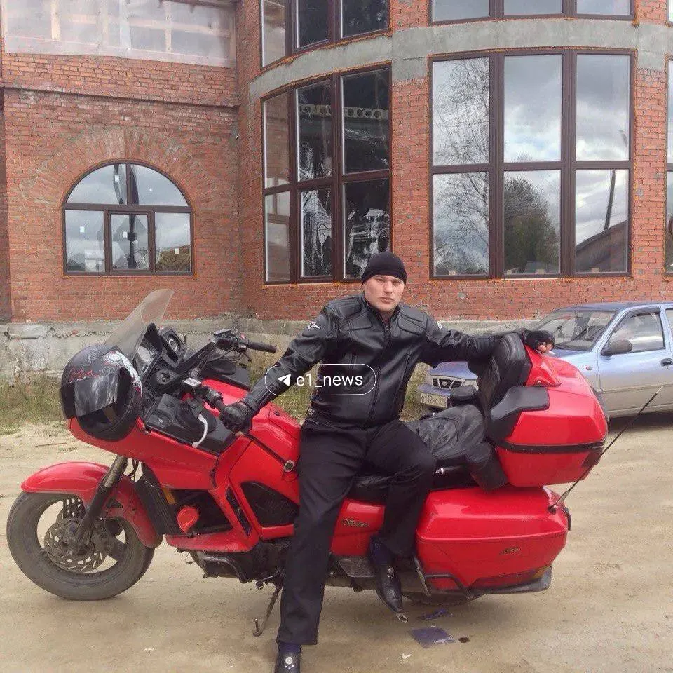 Супруга Александра Реверука утверждает, что детей насильно увезли, им угрожали, а мужа задержали после попытки защитить подростков; семья жалуется на бездействие полиции и называет имеющиеся доказательства.