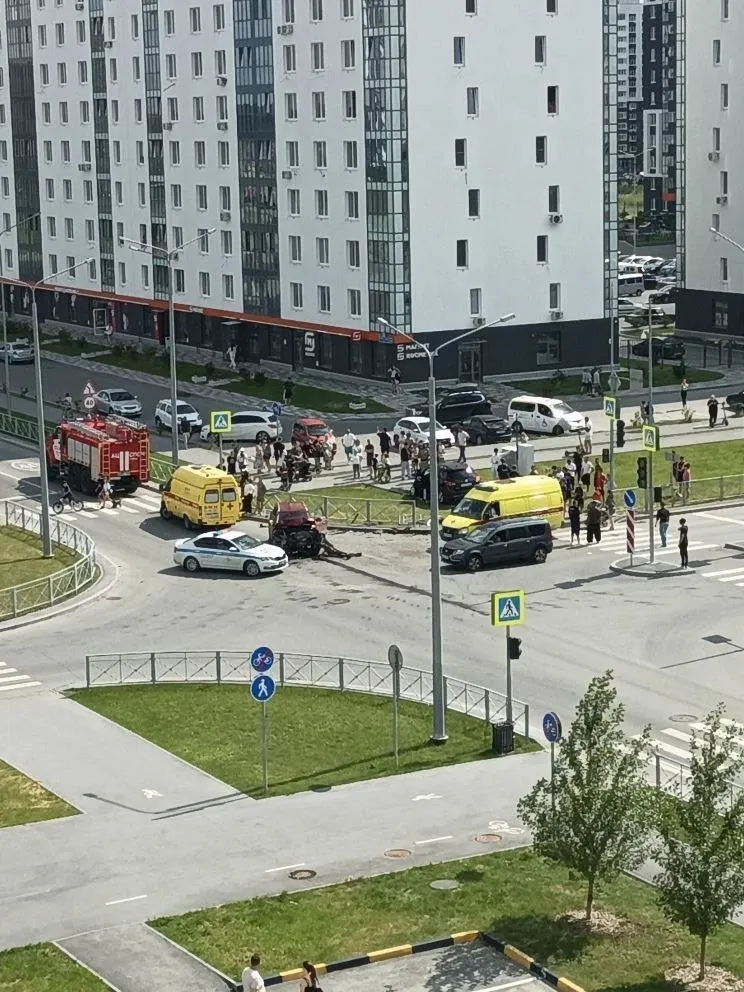 По предварительным данным, авария на улице Валентины Трофимовой произошла из‑за нарушения очередности проезда; четыре человека получили травмы, сообщили в ГИБДД.