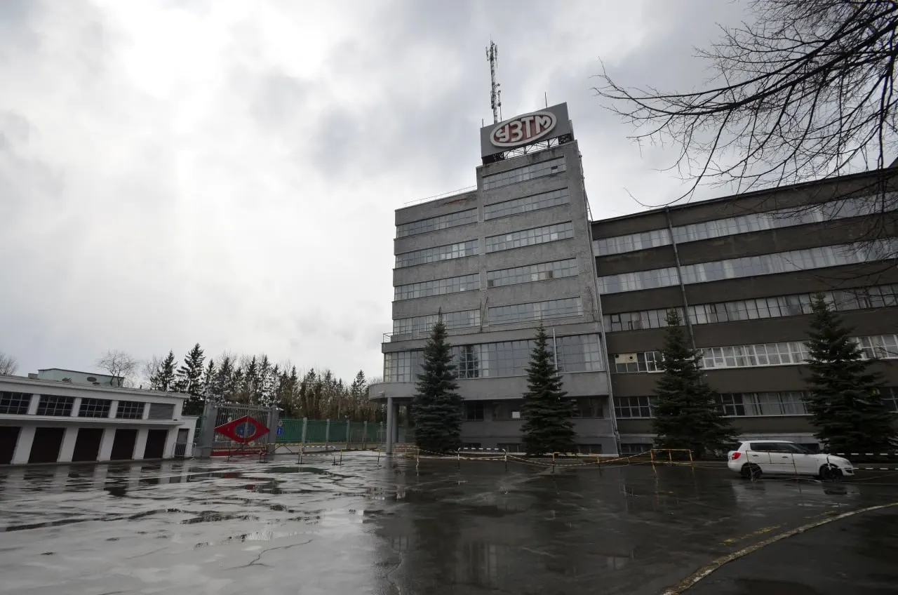 Жители Екатеринбурга начали петицию против планов застроить территорию Уралмашзавода высотными домами и проложить через неё четырёхполосную магистраль; активисты также обеспокоены судьбой исторической Белой башни.