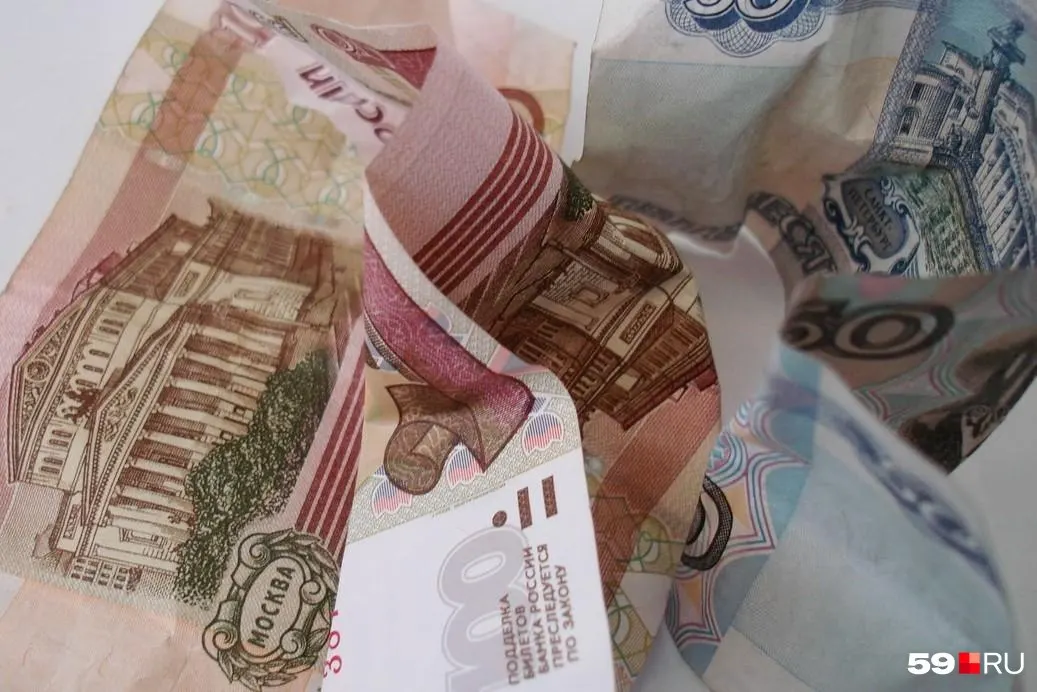 Билет в Добрянке вырастет с 45 до 50 рублей, провоз багажа — до 25 рублей. В Перми проезд сейчас стоит 43 рубля; перевозчик объясняет повышение ростом цен и дефицитом топлива.