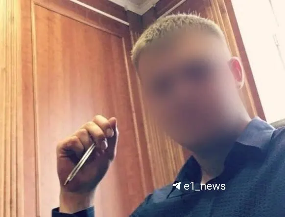 В суде установили, что инцидент произошёл в рабочее время и попал на камеры наблюдения; потерпевшая заявила о насилии руководителю.