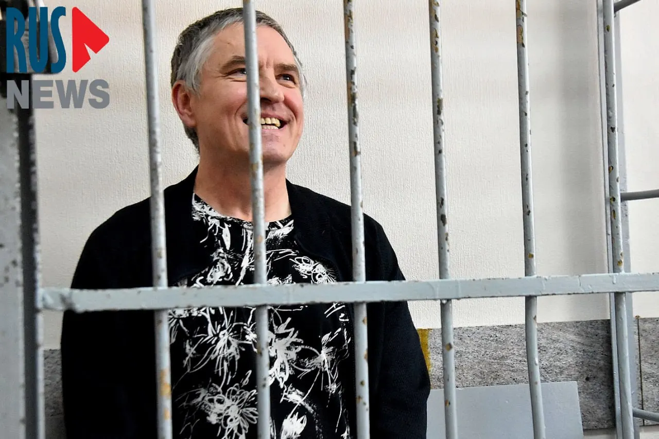По делу о «госизмене» следствие ссылается на переписку с парижским адвокатом и обращения в международные правозащитные инстанции; мера пресечения продлена в закрытом режиме.