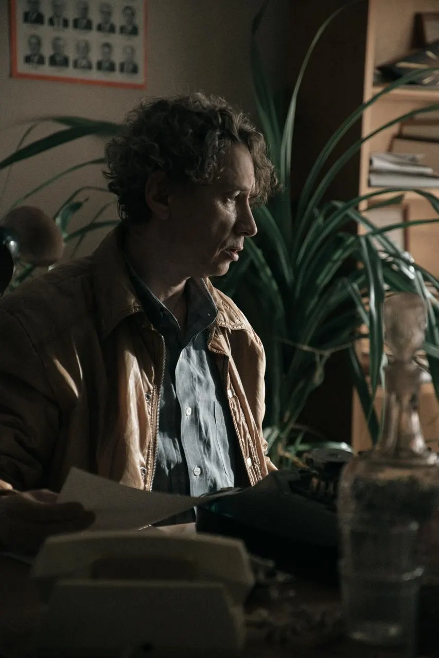 Дебютный фильм режиссёра Артемия Захарова «Муха» рассказывает о репортёре, расследующем легенду о скелете индийского слона в зоологическом музее Екатеринбурга.