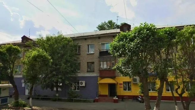 4 июля в Тюмени ребёнок, по предварительным данным около года, выпал из окна на третьем этаже. Его госпитализировали, однако травмы оказались несовместимы с жизнью. Следствие возбудило уголовное дело.