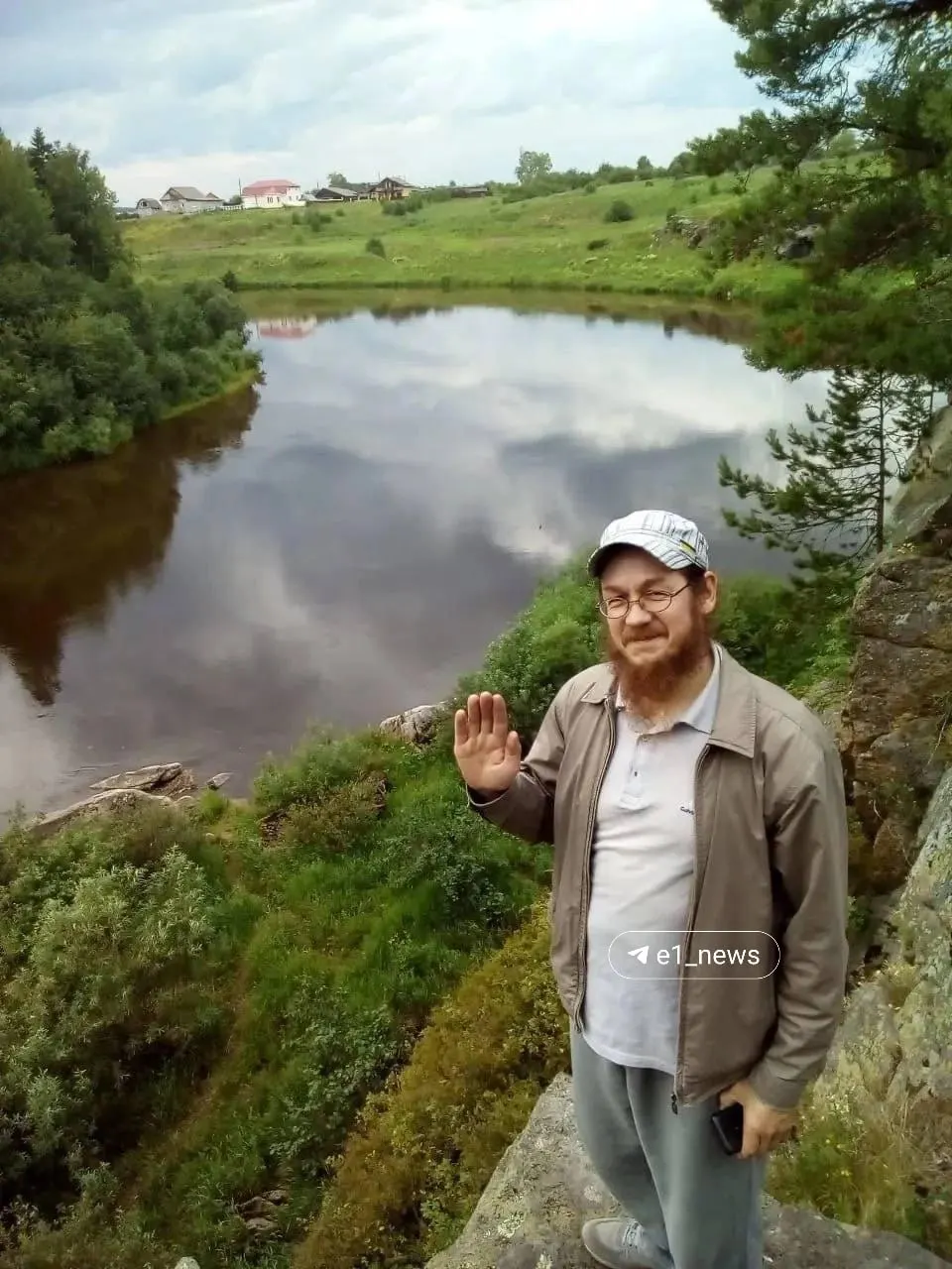Против священника Евгения Пинчука возбудили уголовное дело по двум статьям — ему вменяют публичные призывы к экстремизму и реабилитацию нацизма. Ранее этой весной он уже получил 5,5 года за оправдание терроризма.