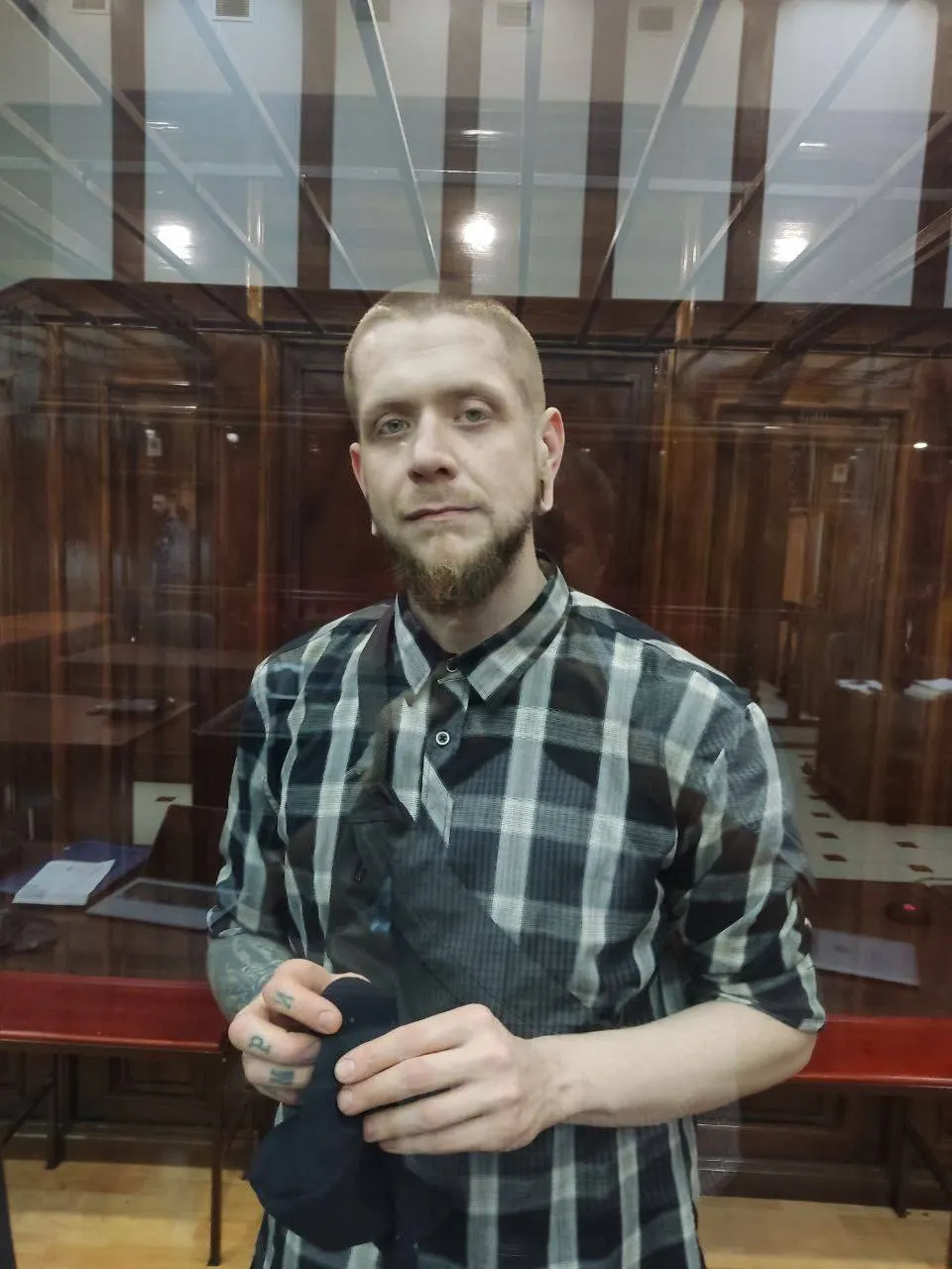 Данила Чертыкова поместили в карцер в СИЗО‑5 Екатеринбурга на 10 суток. Причина не называется. Ранее в карцер отправляли другого фигуранта дела; защитники намерены выяснить основания взысканий и могут подать жалобы.