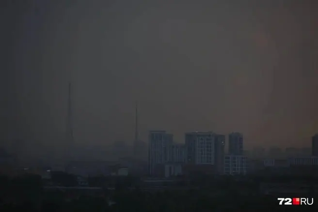 Синоптики предупреждают: в ближайшие дни в Тюмени ожидается чередование жары и ливней с грозами, осадки сохранатся до конца недели.