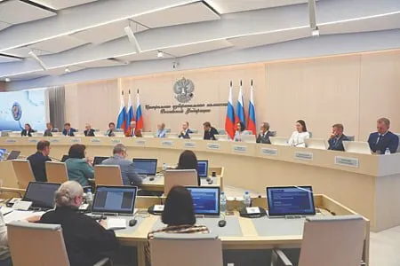 В проекте постановления ЦИК, намеченном на 20 июля, говорится об исключении ряда кандидатов из партийного списка «Яблока». Если избирательный список потеряет четверть кандидатов, партия может быть снята с выборов. После серии штрафов, задержаний и обысков давление на участников партии продолжается.