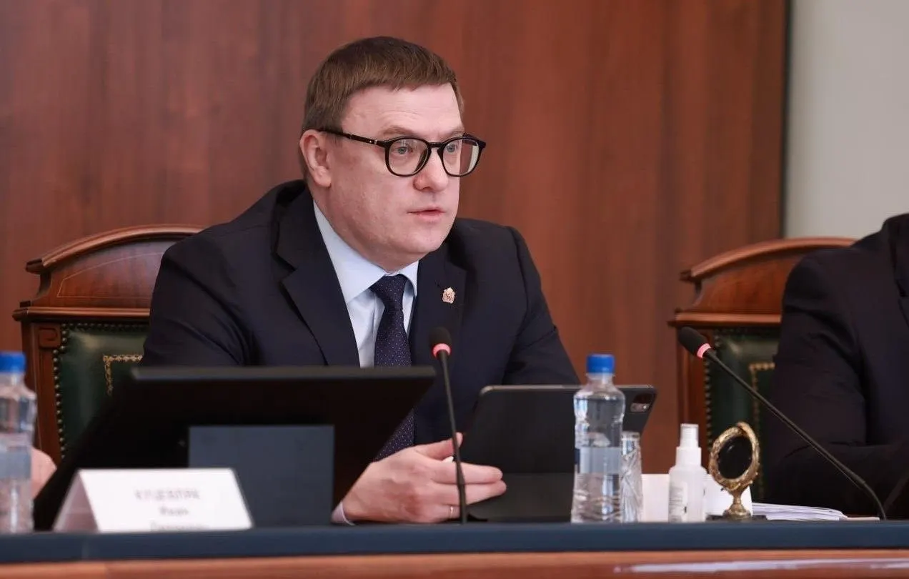 Корректировка бюджета на 2026–2028 годы выявила глубокий финансовый кризис: долговая нагрузка выросла до 116 млрд рублей, обслуживание займов съедает значительные средства, а новые кредиты и расходы на пиар угрожают финансированию социальных программ.