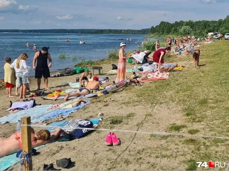 Частник огородил участок у воды, но 20‑метровая береговая полоса должна оставаться доступной. Деревянный каркас признали незаконным, собственнику назначили штраф.