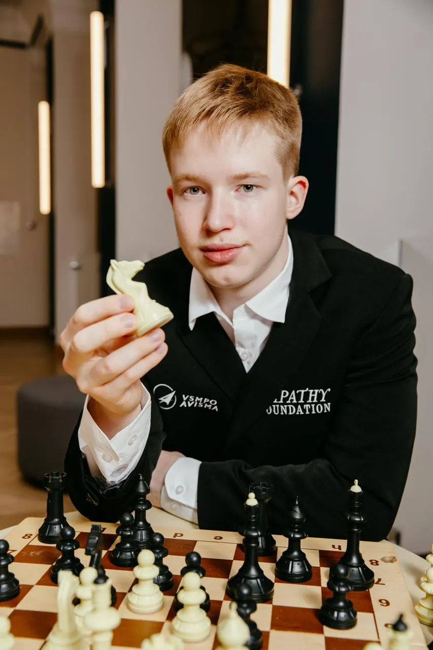 Алексей Прохоров из Верхней Салды занял четвёртое место на детском первенстве мира по шахматам в Италии, набрав 8 очков в 11 партиях и показав лучший результат среди российских участников.