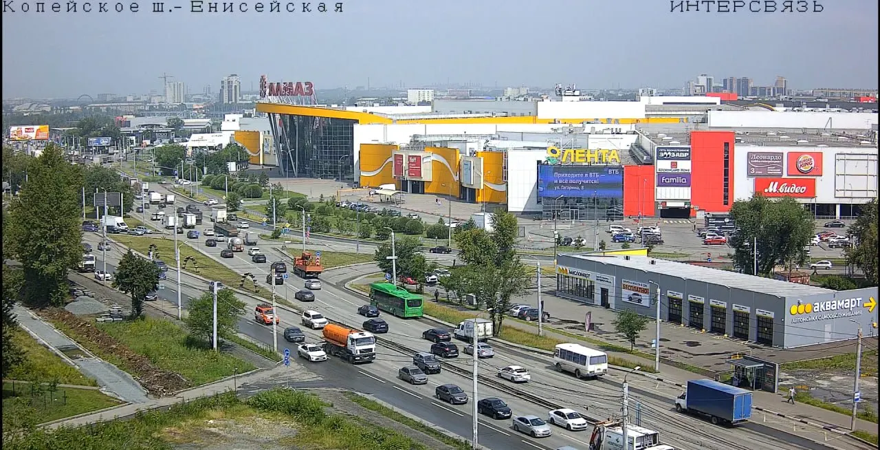 После расчистки ливневок движение в районе «Алмаза» пришло в норму. По городу ещё сохраняются 5‑балльные пробки, но на улице Ленина ситуация заметно улучшилась.