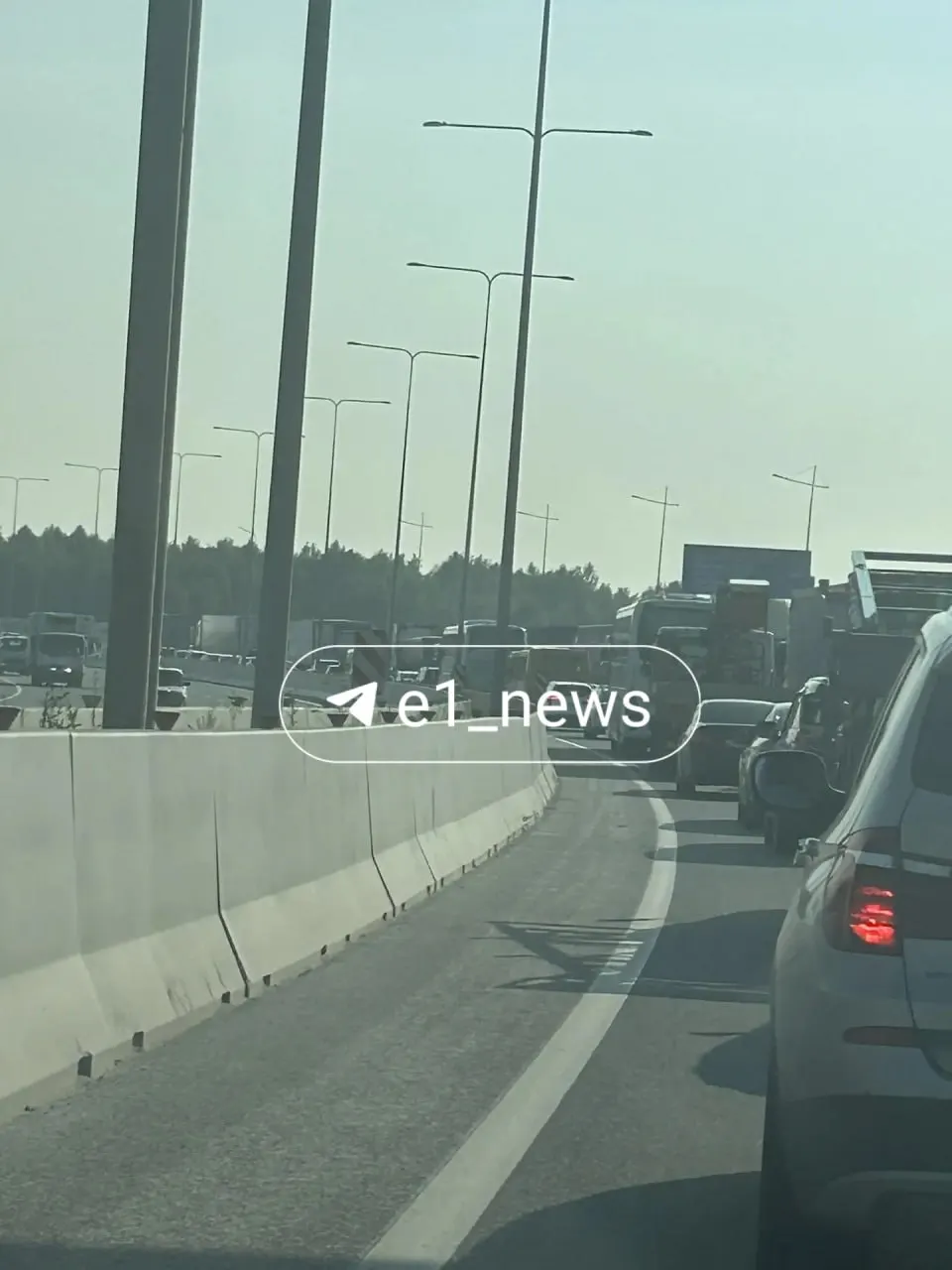 На Екатеринбургской кольцевой автодороге произошло несколько аварий: инциденты возле Челябинского тракта и у дублера Сибирского тракта привели к серьёзным заторам.