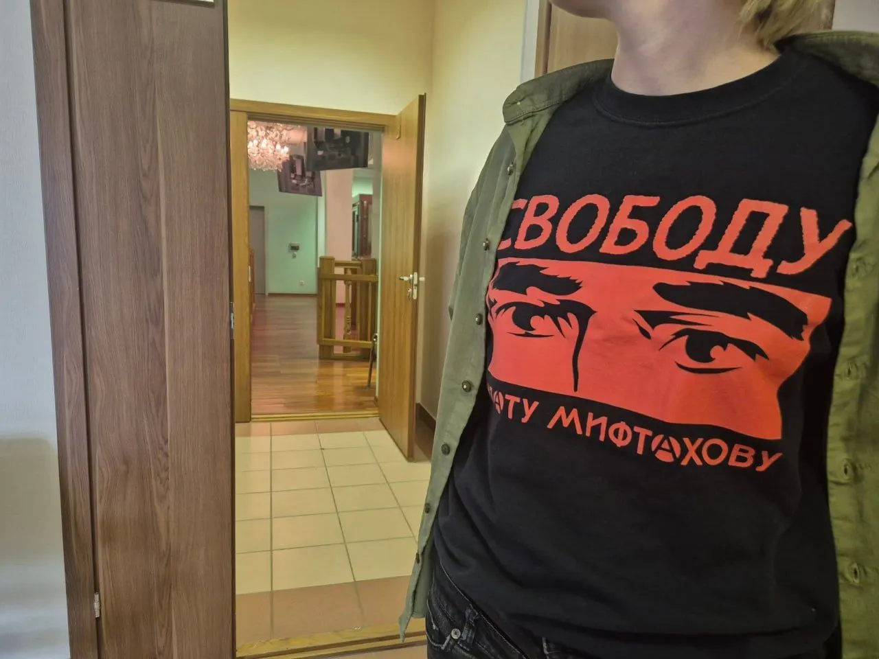 Лабытнангский городской суд признал незаконным отказ следователя возбуждать уголовное дело по факту пыток политзаключённого Азата Мифтаховa и обязал Следственный комитет открыть проверку.