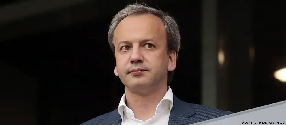 Аркадий Дворкович объявил, что будет оспаривать в суде своё включение в санкционный список ЕС и до решения суда сложил полномочия президента Международной шахматной федерации.
