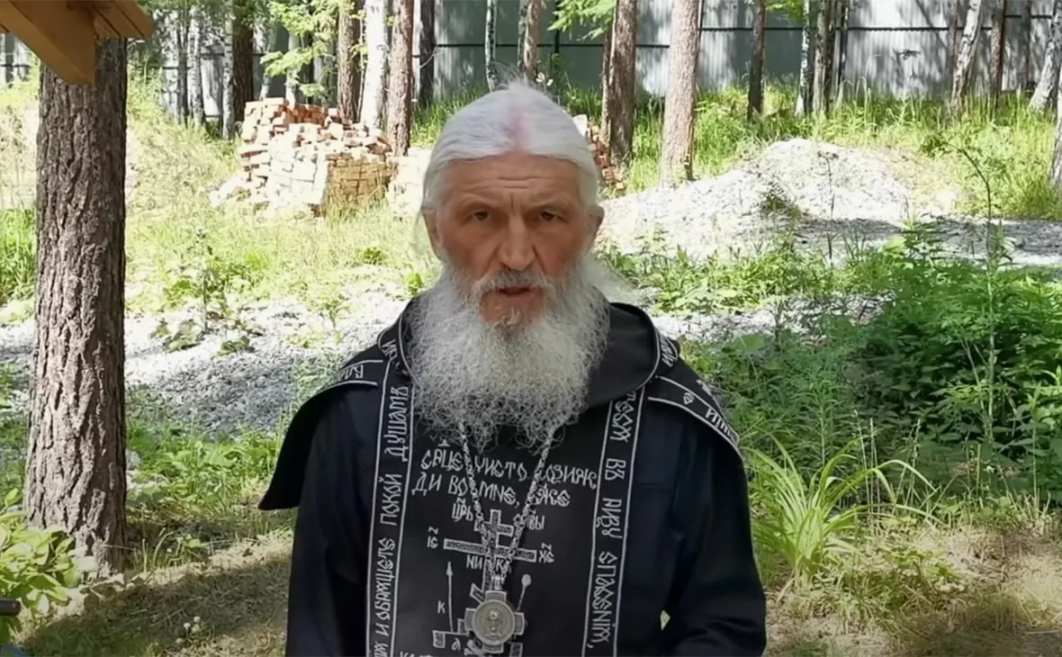 В картотеке Свердловского областного суда появилась запись об аресте человека с тем же именем, что и у бывшего настоятеля Среднеуральского монастыря — его поместили в СИЗО по обвинению в оправдании терроризма. Ранее отец Сергий уже привлекался и осуждался по другим делам.