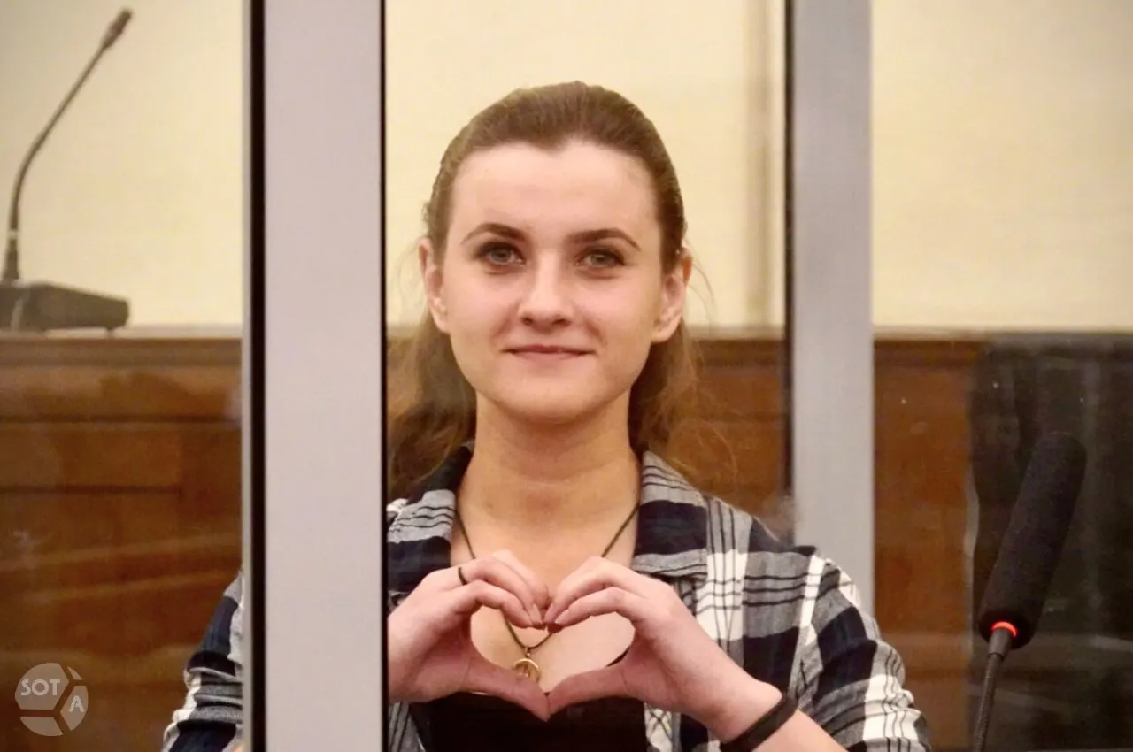 Октябрьский суд Новосибирска оставил без удовлетворения иск Виктории Мухаметовой о переводе из ИК‑9 в колонию в Свердловской области; адвокат намерен обжаловать решение.