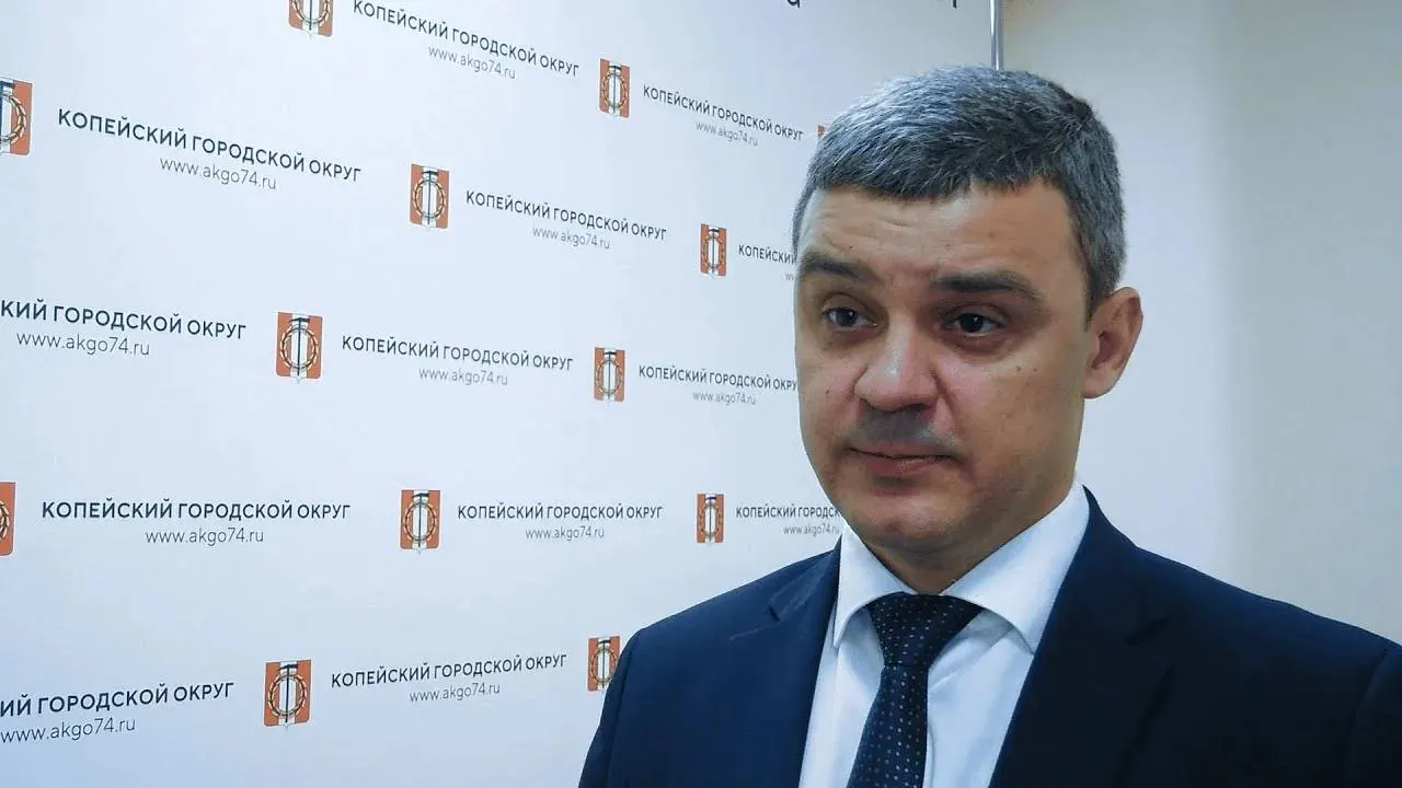 После отставки Светланы Логановой её обязанности временно перейдут к первому заместителю Андрею Арасланову. Депутаты рассмотрят назначение 9 июля, позже в городе объявят конкурс на постоянного главу. Отставка произошла на фоне жалоб жителей на состояние дорог, проблемы в ЖКХ и плохое благоустройство.