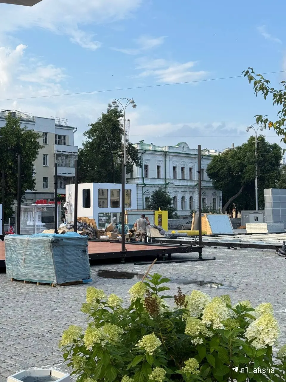 1 августа на площади 1905 года пройдёт открытый турнир по паделу для новичков, любителей и профессионалов. Вход бесплатный, участие требует регистрации.