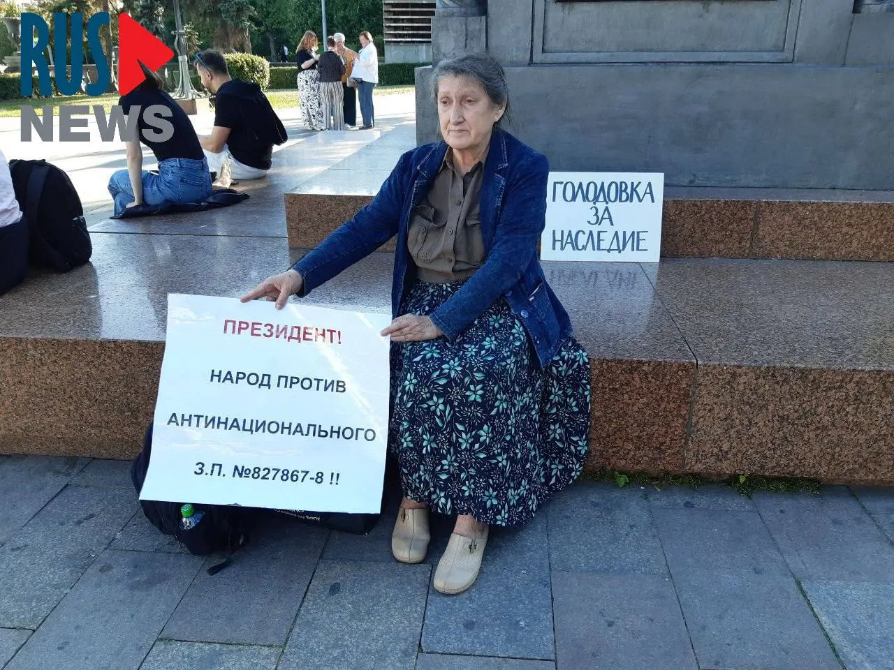 Председатель новосибирского отделения ВООПИК Наталья Шамина устроила голодовку у памятника Кириллу и Мефодию в Москве и была доставлена в отдел полиции; ранее ещё одна активистка из Новосибирска объявляла сухую голодовку в знак протеста против законопроекта.