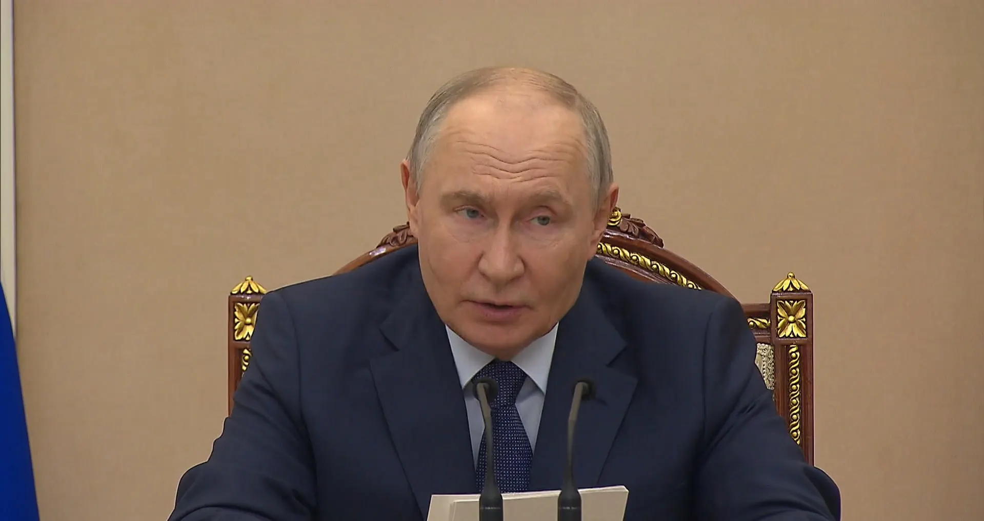 На совещании сообщили о росте ВВП, профиците бюджета в июне и увеличении нефтегазовых доходов; даны поручения по поддержке региональных бюджетов.