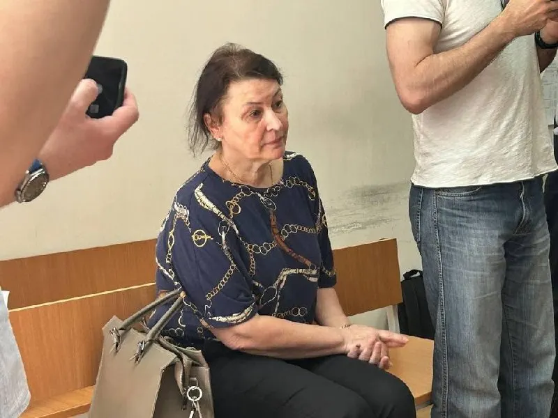 Суд признал Наталью Поддубную непричастной к преступлениям, за которые она ранее была осуждена; ей взыскали более 500 тыс. рублей. Дело вернули на новое рассмотрение, затем прекратили по непричастности — Поддубная вновь работает в школе.