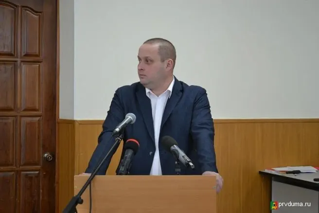 Бывший сотрудник органов внутренних дел и заместитель главы города Денис Поляков назначен и.о. главы Первоуральска. Он будет исполнять обязанности до решения гордумы о назначении мэра или проведении выборов.