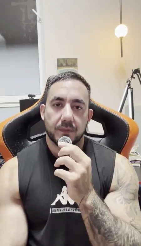 Блогер сообщил, что жительница Пермского края снимала и продавала интимные материалы с участием маленьких детей. После публикации видео женщина была задержана, расследование продолжается.