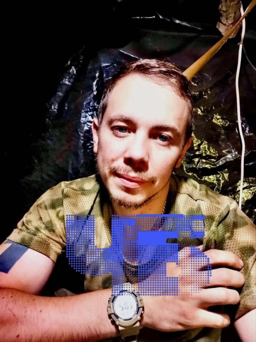 Отец погибшего обвиняет военные ведомства и чиновников: тело парня похоронили в Калининградской области без уведомления родственников, а закон оставил права распоряжаться им только у супруги.