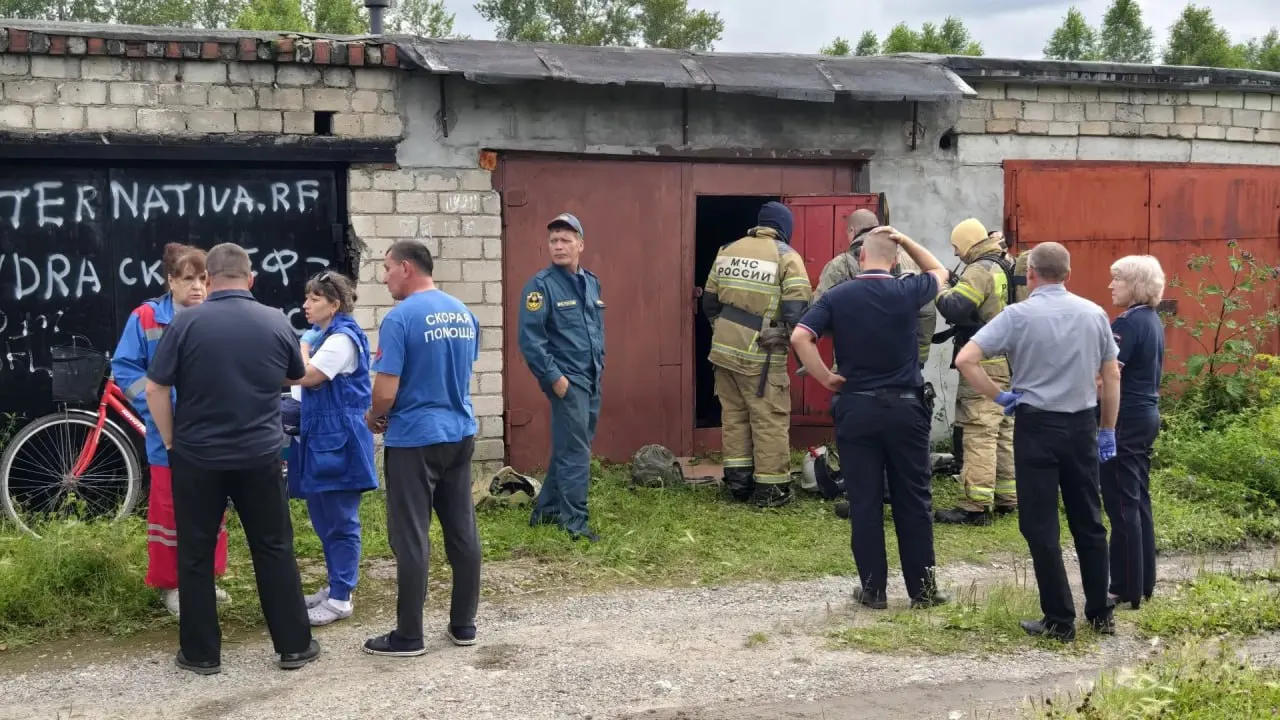 12–13 июля в Буланаше трое членов семьи задохнулись в овощной яме дома на Репина, а на следующий день в гараже на Машиностроителей погибла 74‑летняя женщина. Администрация района предупреждает об опасности газов в подвалах и ямах.