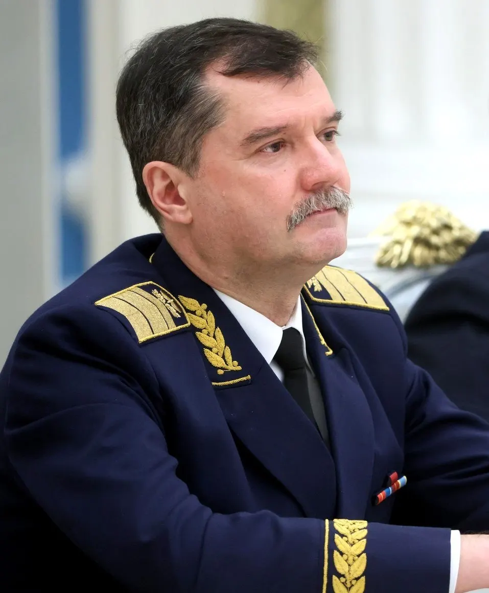 Бывший руководитель Росавиации Александр Нерадько задержан по подозрению в особо крупном мошенничестве в составе организованной группы. Следствие утверждает, что его действия и действия предполагаемых соучастников нанесли значительный ущерб бюджету.