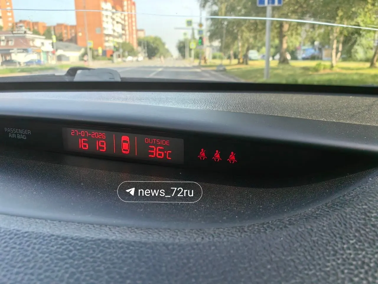 Жара до +35…+36 ожидается 27–28 июля, затем постепенно спадёт до около +27 к началу августа; возможны грозы и ливни. В первой декаде августа температура вернётся к климатической норме.