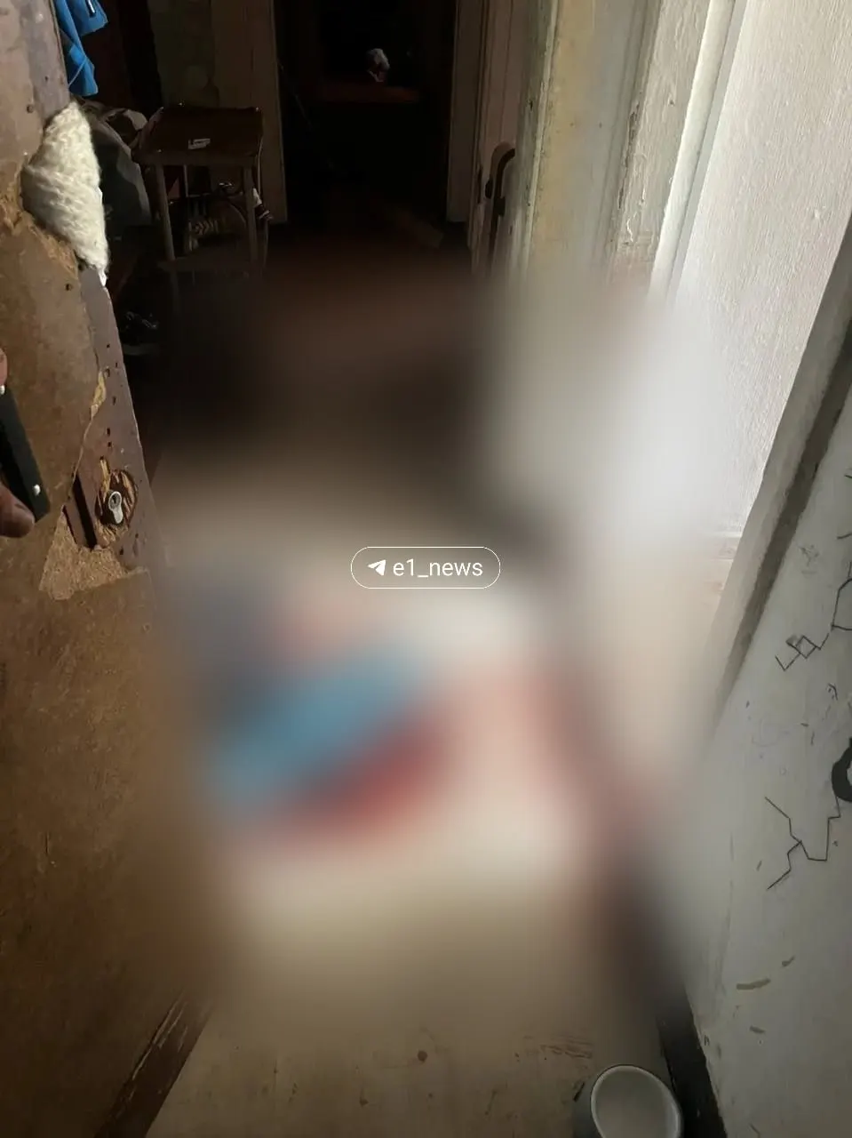 На улице Орджоникидзе в Екатеринбурге произошёл убийство: подозреваемую задержали, на месте продолжаются следственные действия. Пара жила в муниципальной квартире.