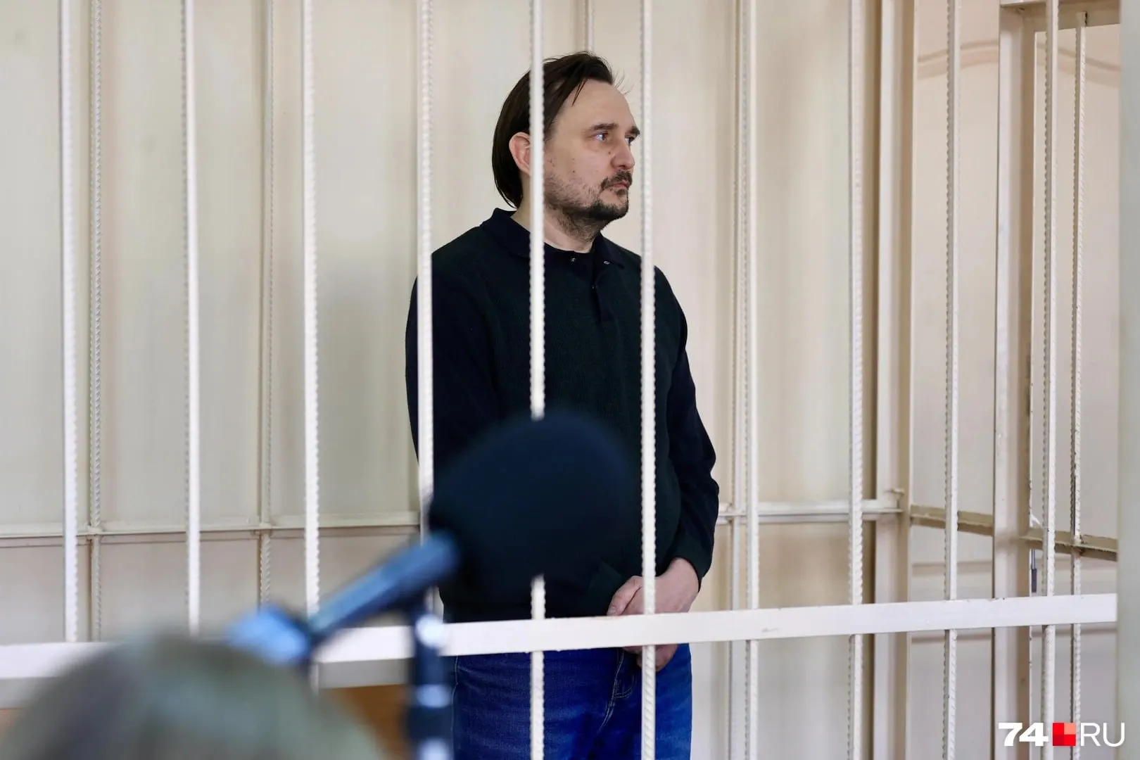 Сергей Шумаков признал вину по делу о вымогательстве у предпринимателя. Дело направлено в суд, подозреваемому грозит до семи лет лишения свободы и крупный штраф.