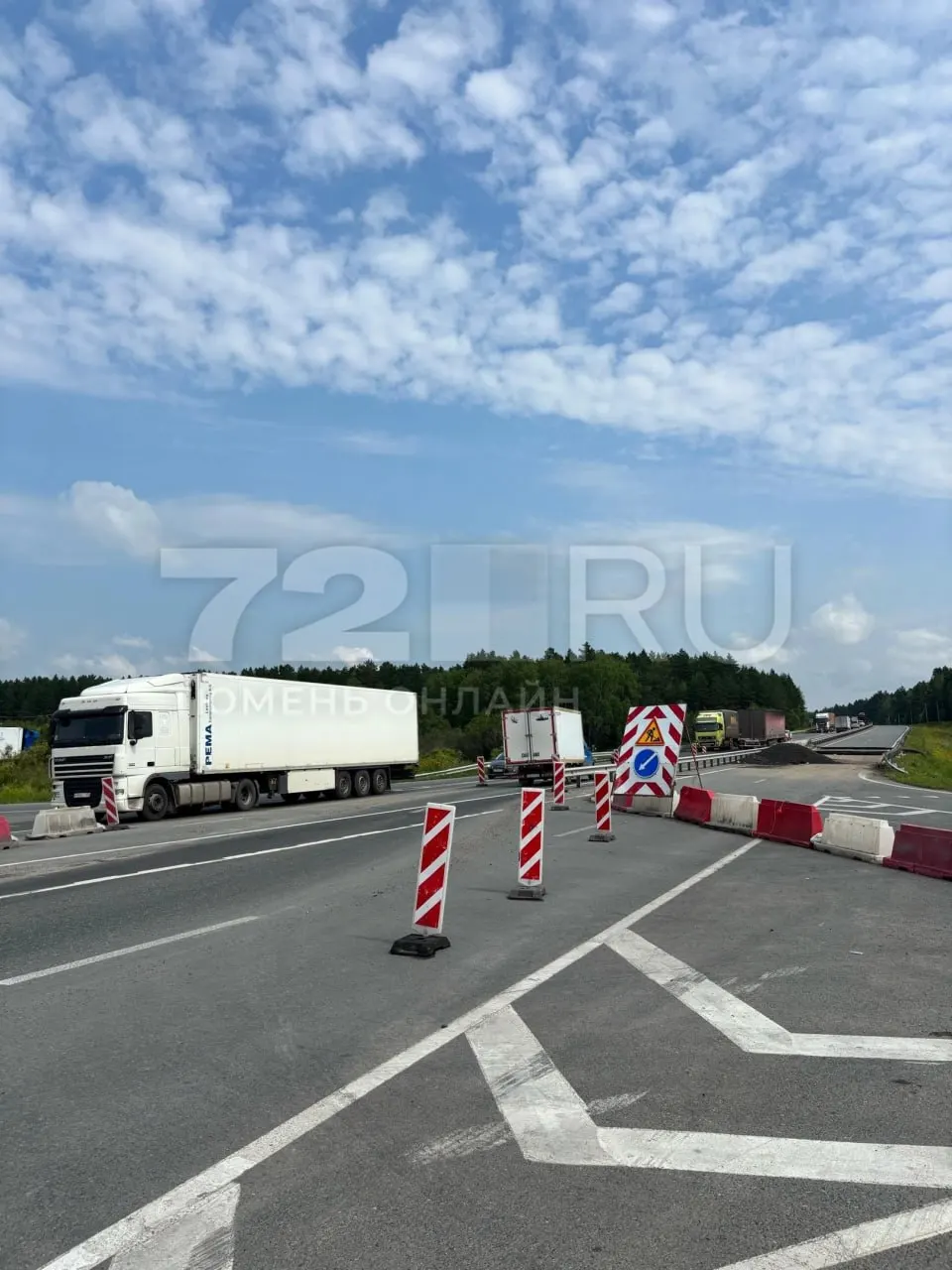Сильные дожди и паводки в Свердловской области привели к обрушению участка трассы Тюмень — Екатеринбург. Участок огорожен, сроки ремонта пока неизвестны.
