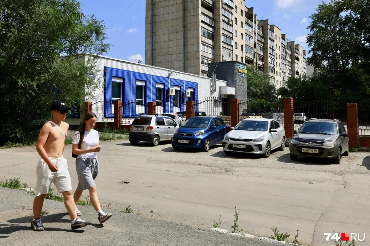 Начались торги по продаже 37,93% доли в ООО «Оргмедкорпорация», владельце физкультурно‑оздоровительного комплекса «Акватория». Стартовая цена — 28,9 млн рублей, аукцион намечен на 19 июля.