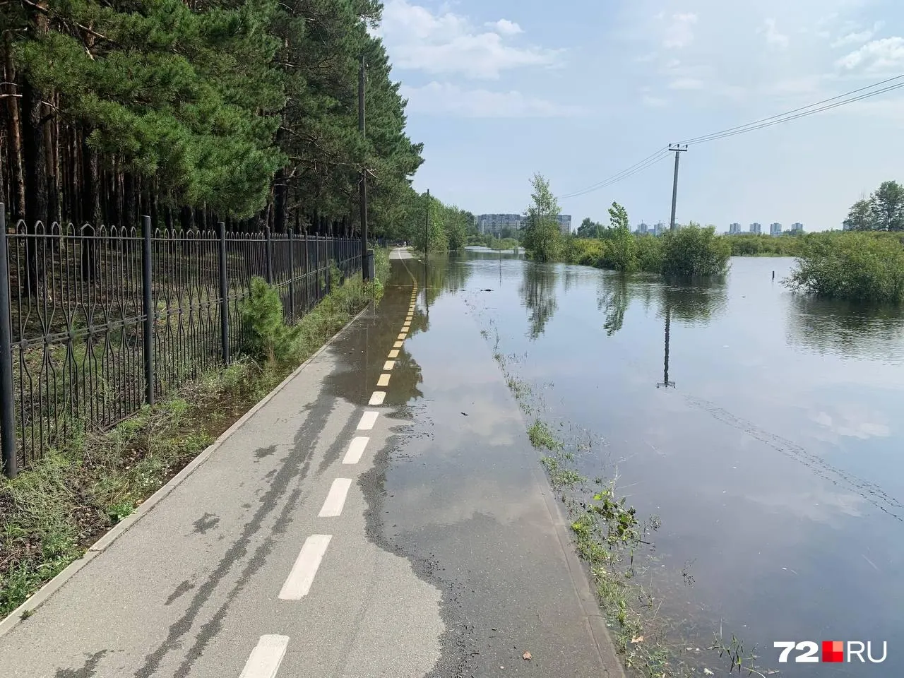 В&nbsp;Тюмени вода подошла к&nbsp;Гагаринскому парку: подтоплены велодорожки