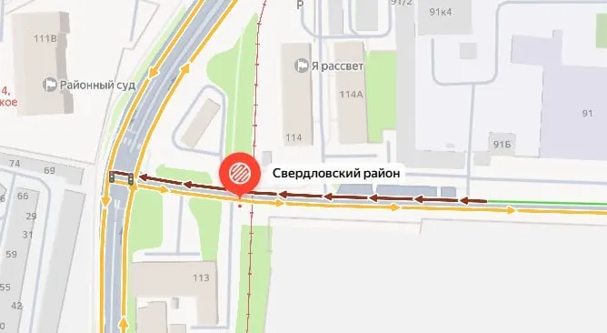 На трамвайных путях у Свердловского суда столкнулась бетономешалка — из‑за аварии образовалась пробка.
