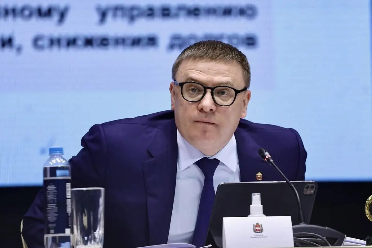 Несмотря на заявления властей о прогрессе, около 22,2% территории и жилых домов Челябинской области не газифицированы: многие семьи по‑прежнему топят дровами и углём, а компенсации не решают проблему отсутствия магистралей.