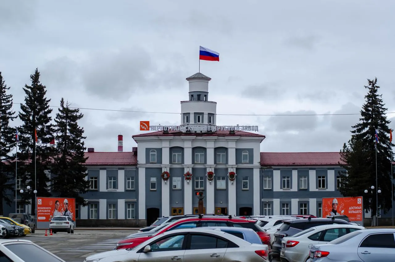 Первоуральский городской суд по иску жителей и экологической организации запретил возведение полигона промышленных отходов, назвав проект опасным для лесов, водоёмов и охраняемых видов.