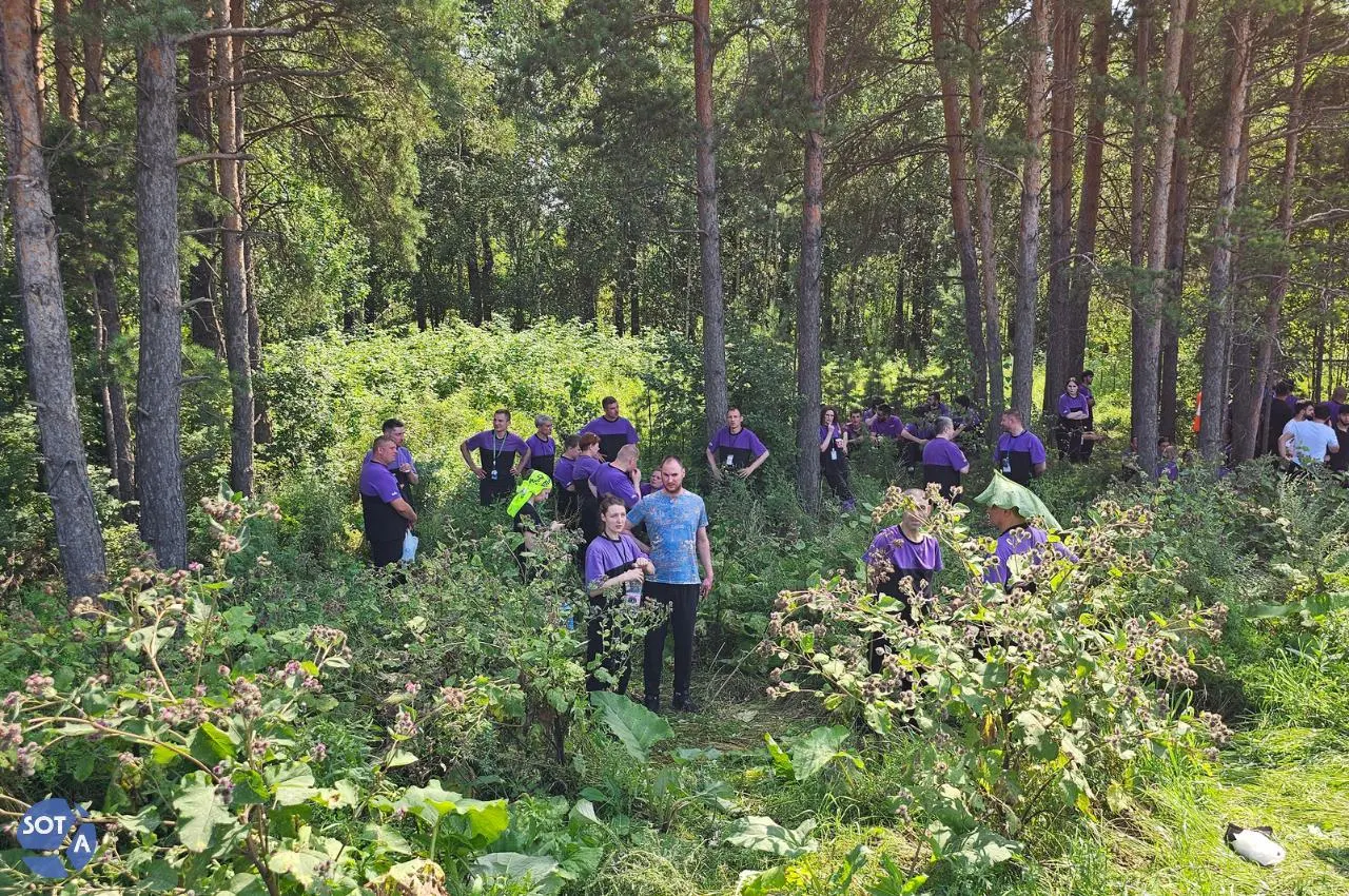 После попытки атаки беспилотников рядом со складом Wildberries в Екатеринбурге офис компании по доставке воды эвакуировали; колл‑центр переведут на другой адрес из соображений безопасности. Сам логистический центр возобновил приём поставок.