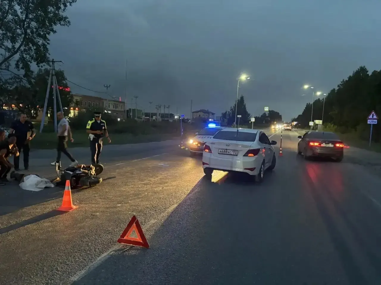 Вечером на 7-м километре Велижанского тракта легковой автомобиль выехал с прилегающей территории и столкнулся с электробайком. В результате 53-летний водитель электробайка погиб.
