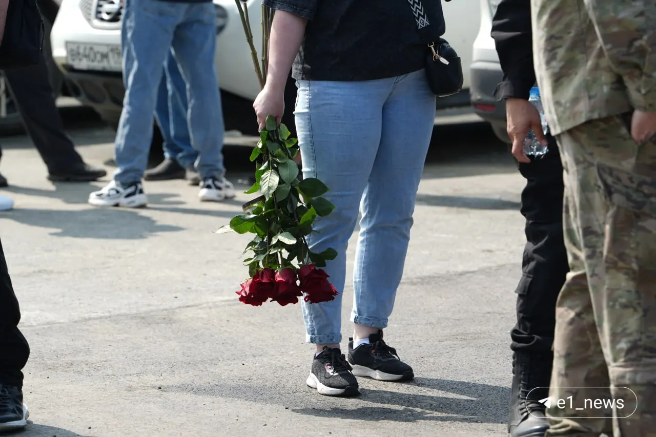 Наталия Волкова, создательница поискового отряда «Прорыв», умерла в 42 года. В Екатеринбурге на прощании волонтёры и близкие пообещали продолжить её дело.