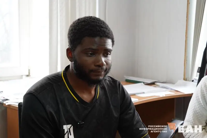 В Ярославле при атаке беспилотников погиб 29‑летний студент из Камеруна, подписавший контракт с Минобороны РФ; он говорил, что поступил так по религиозным убеждениям и мечтал вернуться в Камерун, чтобы заниматься политикой.
