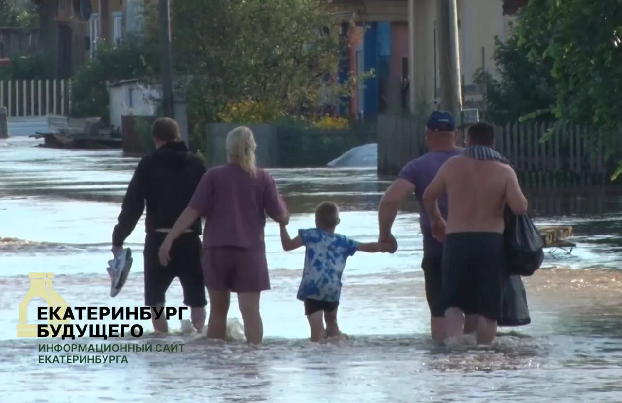 Жителям подтопленных домов в Пышминском муниципальном округе рекомендовали срочно пройти прививку от гепатита А. В Пышминской ЦРБ организована вакцинация, в пункте размещения остаются 55 эвакуированных.