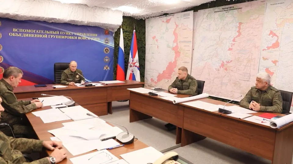 На совещании с военными президент потребовал изучить вовлечённость союзников Украины в боевые действия для возможного принятия «ответственных решений» и дал указание продолжать массированные удары по инфраструктуре противника.
