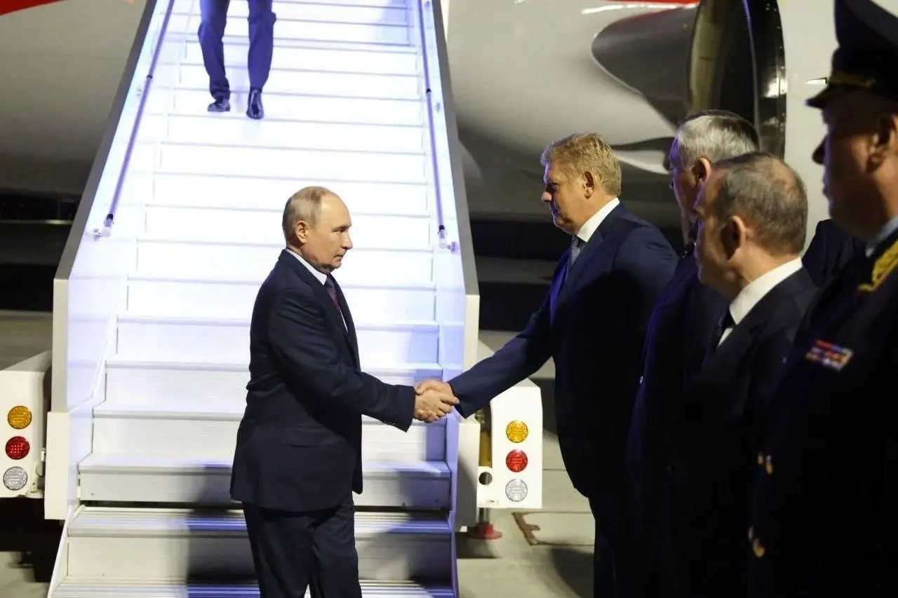 Президент России прибыл в Новосибирск для участия в церемонии открытия проекта СКИФ.