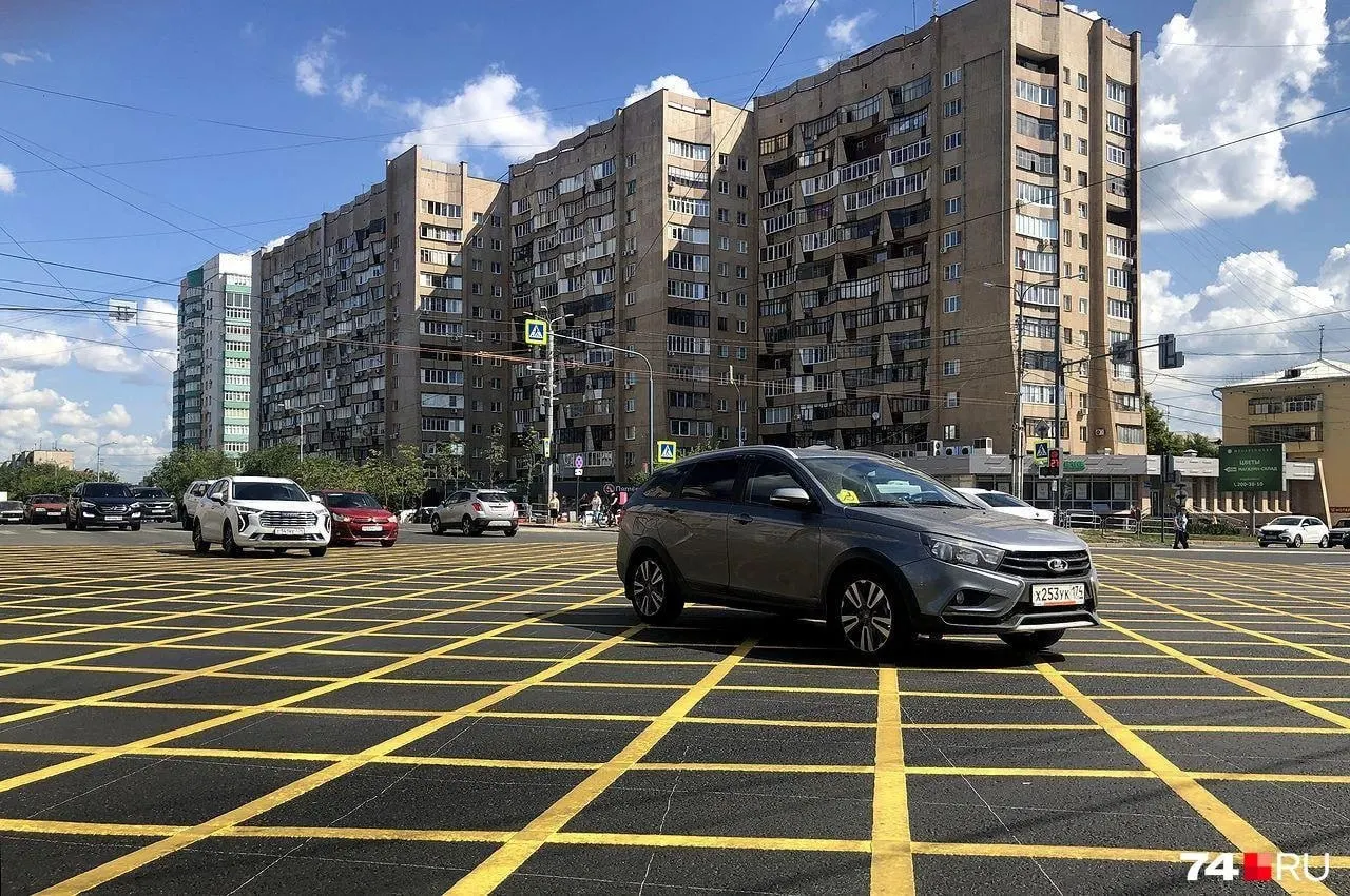 Расширяют применение оригинальной разметки на нескольких перекрестках города.