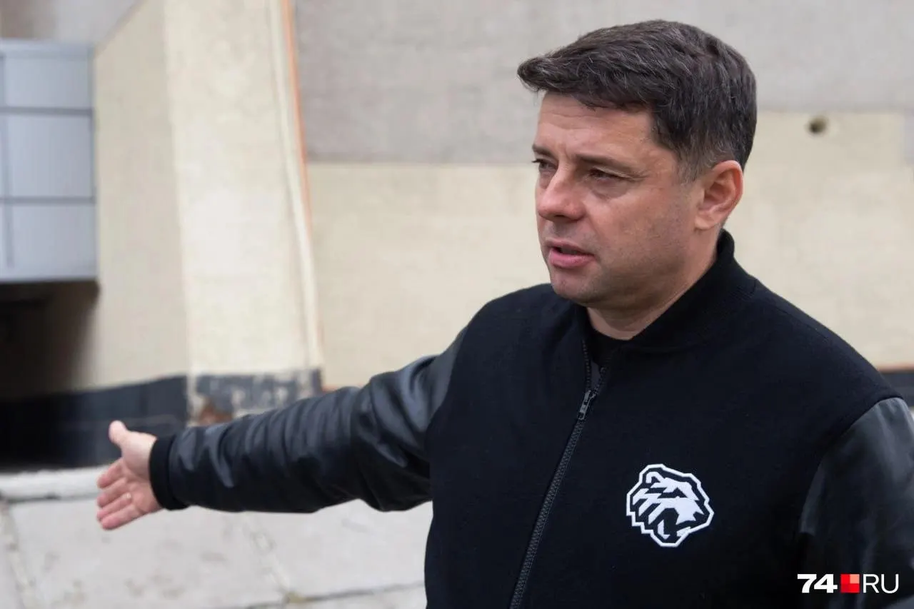 Директора дворца спорта «Юность» Евгения Иванова уволили вместе с его заместителями и главным бухгалтером; причина увольнения не озвучивалась, комментариев мэрии нет.