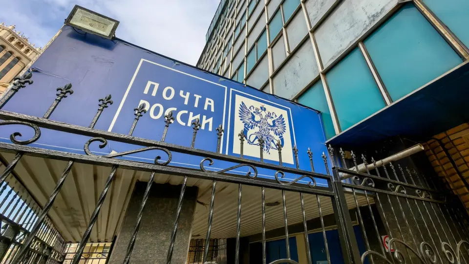 Правительство обсуждает варианты помощи бизнесу после серии атак дронов по складам Wildberries, включая передачу хабов продавцам и кредитные меры.